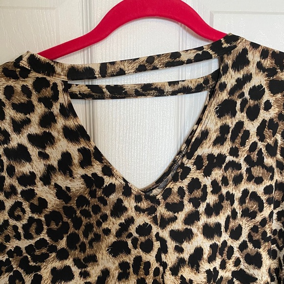 Key-hole Tunic - Picture 2 of 3